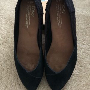 TOMS black leather point toe flat